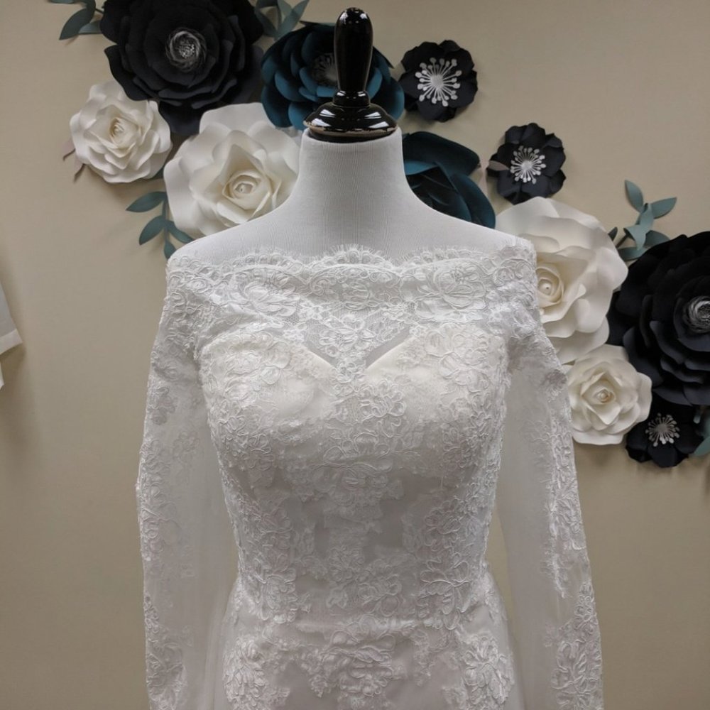 NWT Wedding Dress Size 14 Long Sleeve Lace Mermaid Illusion sleeve off shoulder - Picture 5 of 8
